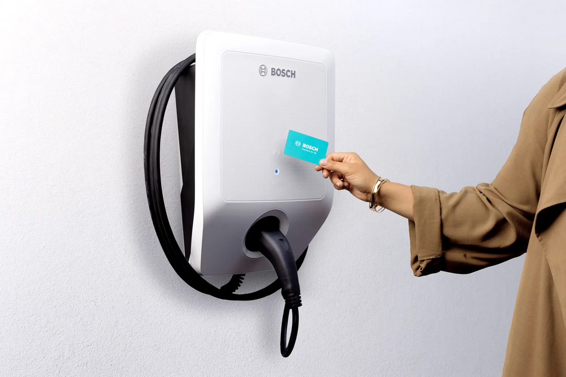 Bosch Power Charge 7000i smart wallbox charger with 7.5m Type 2 cable for electric vehicles, up to 11 kW, LAN and WLAN connectivity, solar energy optimization, and remote app control.